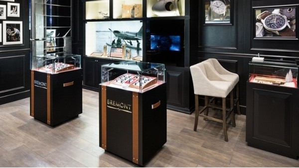 如何使用亞克力展示架，可以讓它保持一直通透和增加壽命呢？